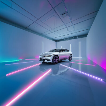 Automotive Retusche und CGI Composing eines Kia EV6 in einem Neon Studio